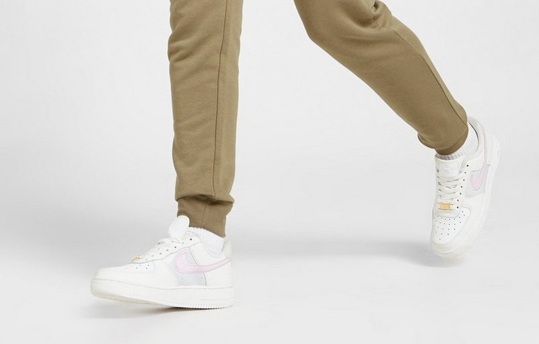 Cum să porți SNEAKERS? Descoperă ideile noastre!