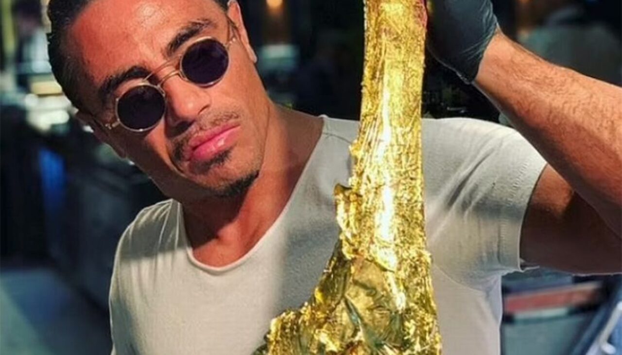 „Nu ai nicio rușine!” Ireal cu ce preț se vinde această friptură de vită în restaurantele lui Salt Bae. Studenții au reducere 30%