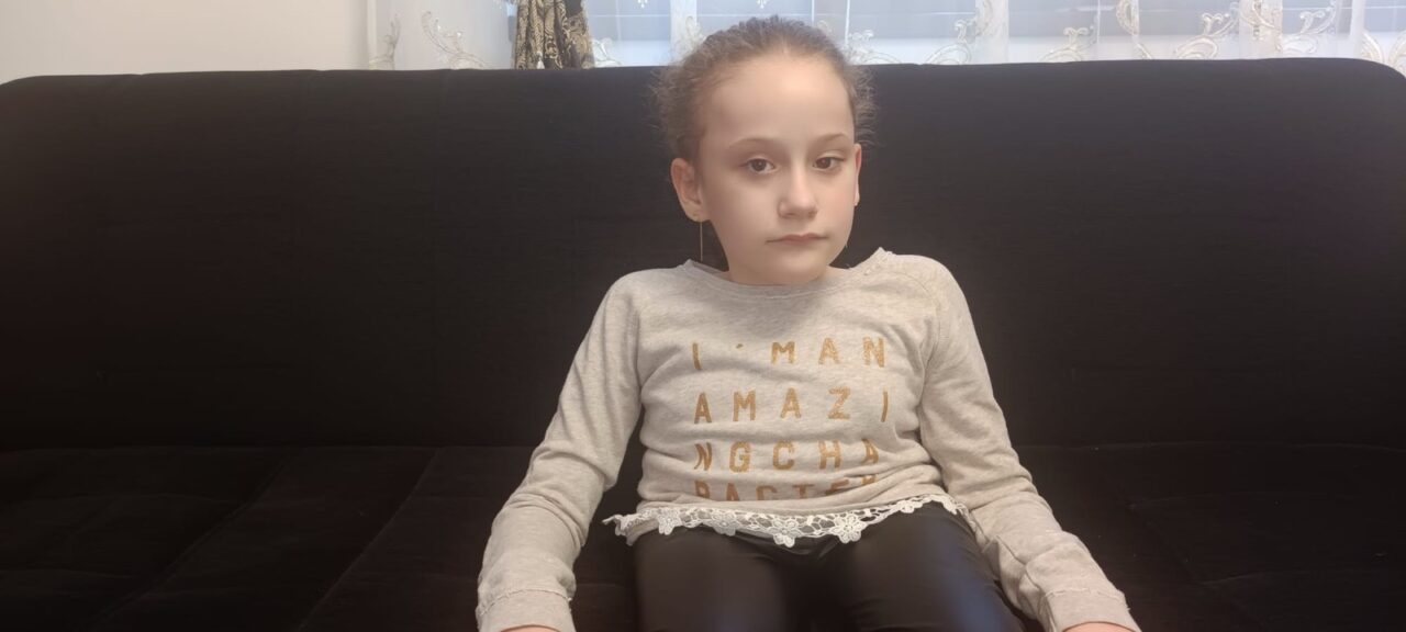 Daria are nevoie de noi! La numai 12 ani, țintuită într-un scaun cu rotile, fetița are nevoie de o operație pentru a rămâne în viață
