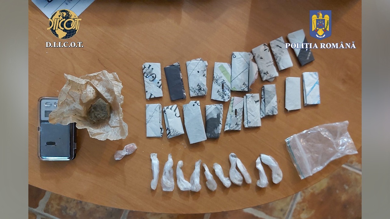 VIDEO. Ce droguri au CONFISCAT procurorii DIICOT de la traficanții care activau la Mamaia. Șase cetățeni străini, prinși în flagrant și arestați