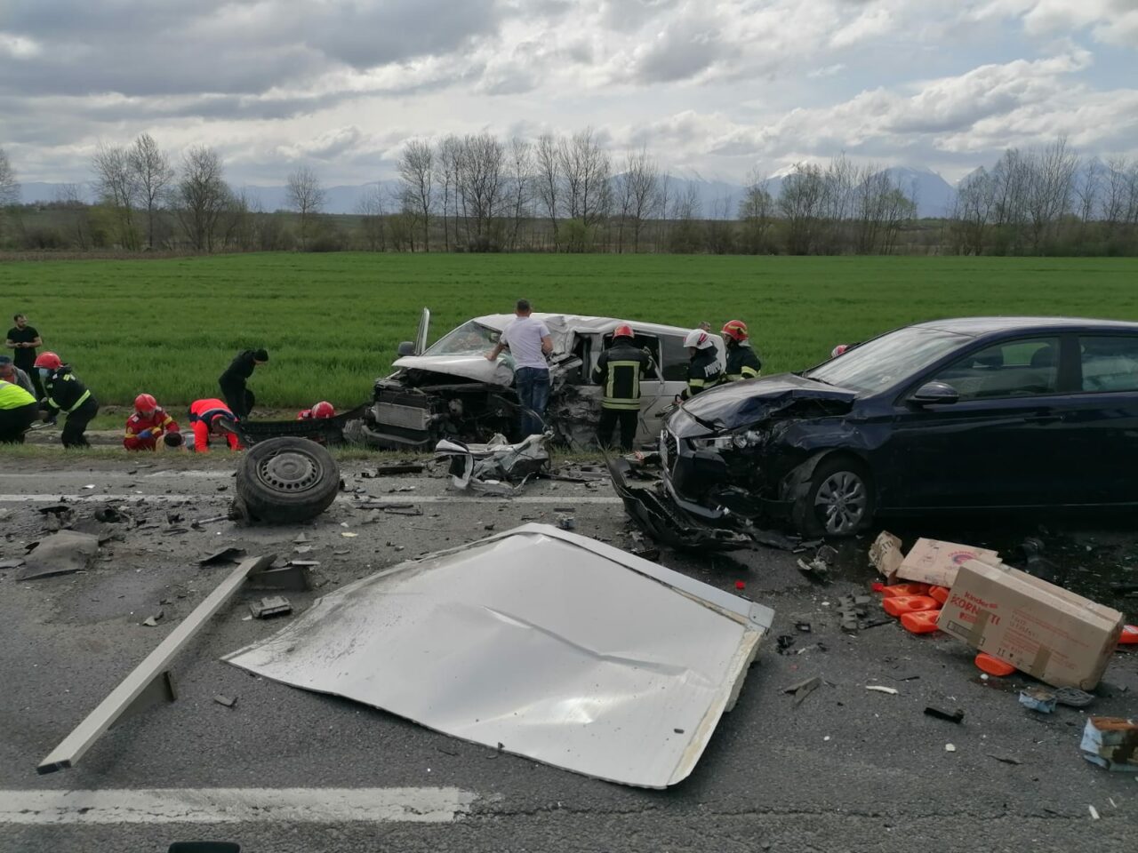FOTO-VIDEO. Grav accident pe DN1, în Brașov. Șapte persoane au fost rănite / A fost solicitat elicopterul SMURD