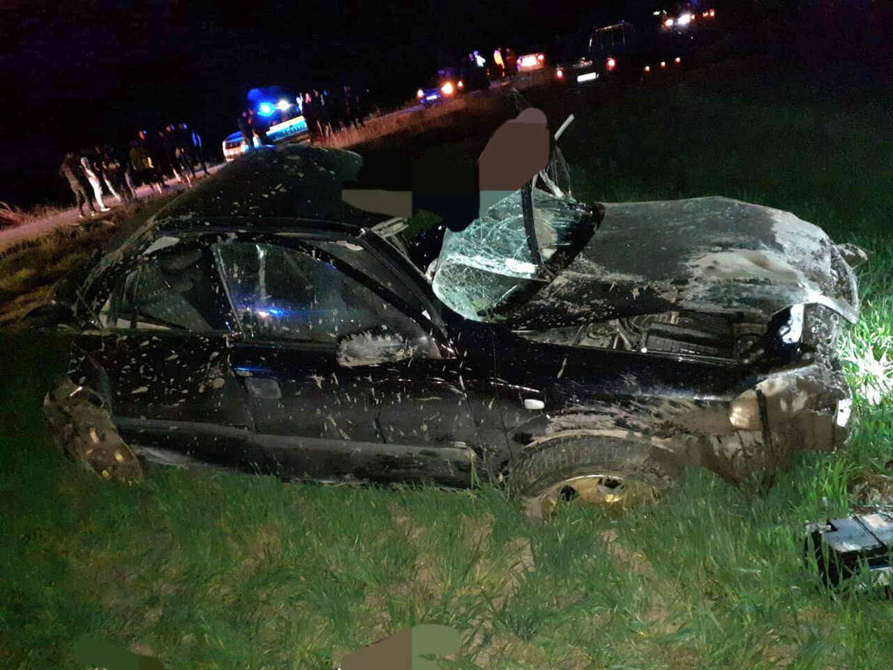 FOTO: Și-a găsit sfârșitul în prag de Paște. Un tânăr de 19 ani a MURIT și două fete de 17 ani au ajuns la spital, după un accident în Teleorman