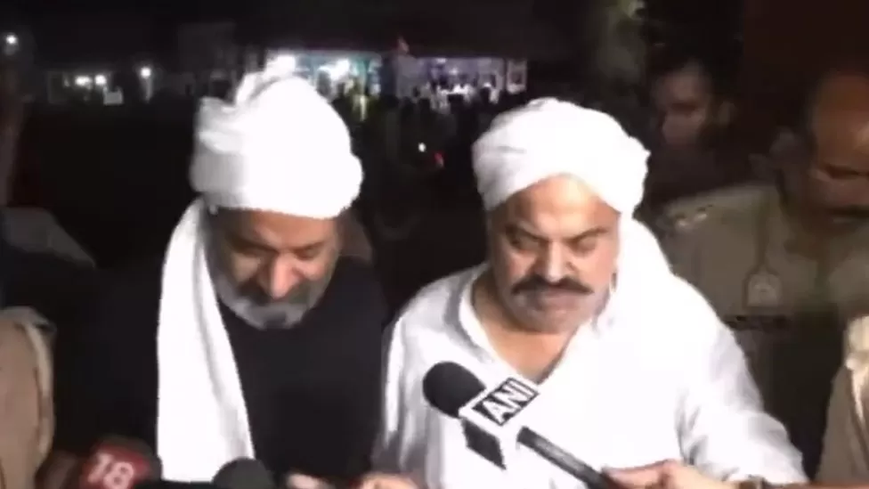 Un fost deputat indian și frate lui, împușcați în direct la TV / Cine sunt cei care au deschis focul