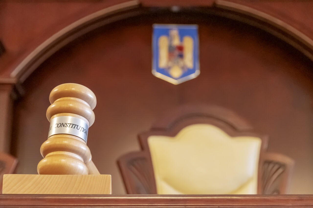 Modificările Codului penal şi Codului de procedură penală, la abuzul în serviciu și folosirea interceptărilor serviciilor, parţial neconstituţionale