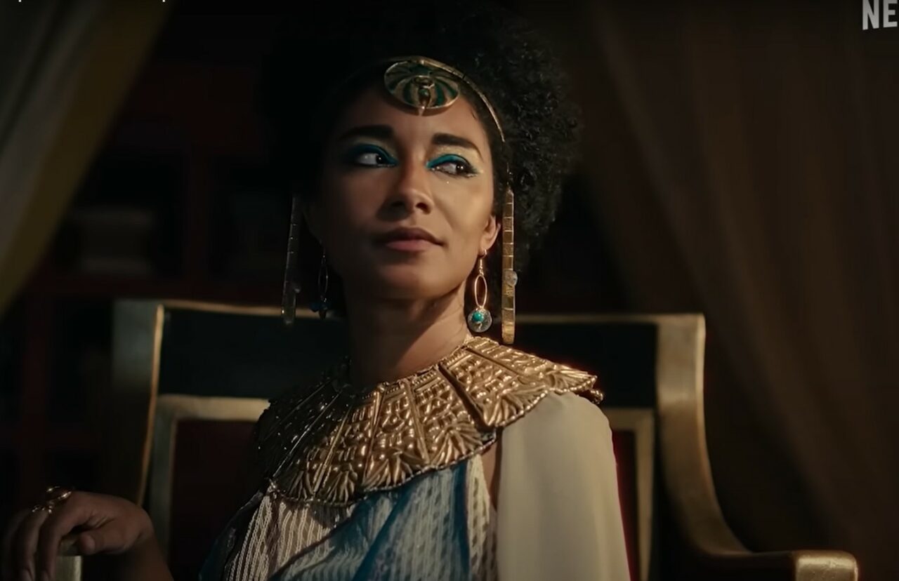 Regizoarea serialului Cleopatra reacționează la controversă: „De ce te deranjează atât de mult o Cleopatra neagră?