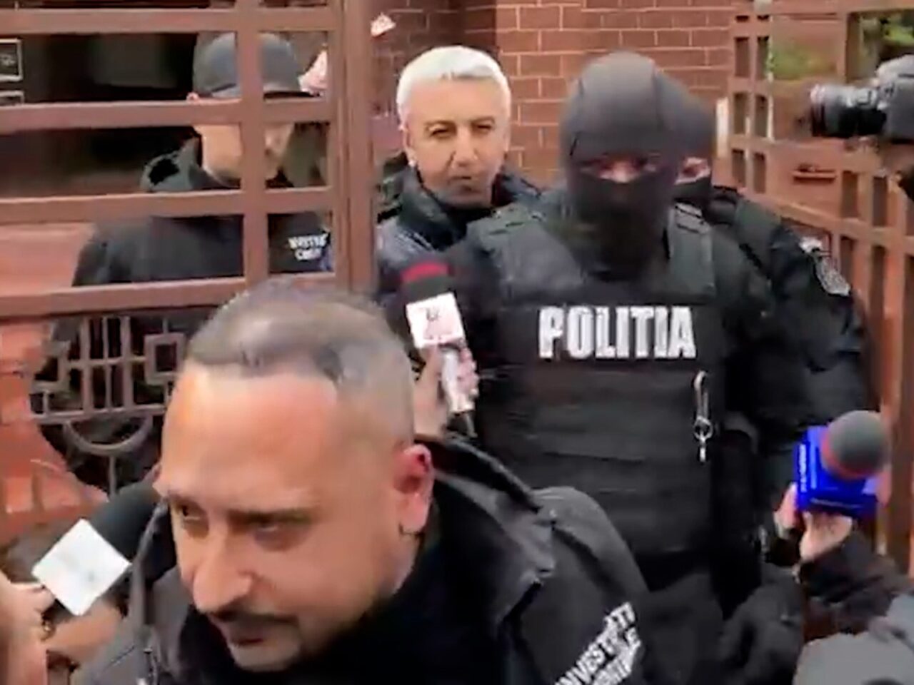 Dan Diaconescu a vrut să cumpere VIRGINITATEA unei minore. Câți bani îi ceruseră gemenele minore, ca să nu-l dea pe mâna Poliției