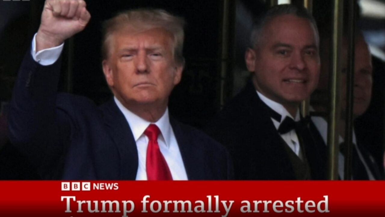 LIVE VIDEO. DONALD TRUMP, ARESTAT! Fostul președinte al SUA, sub custodie la biroul Procuraturii din Manhattan