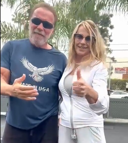 Nadia Comăneci și Arnold Schwarzenegger, antrenament de fitness în parc. VIDEO viral cu cei doi