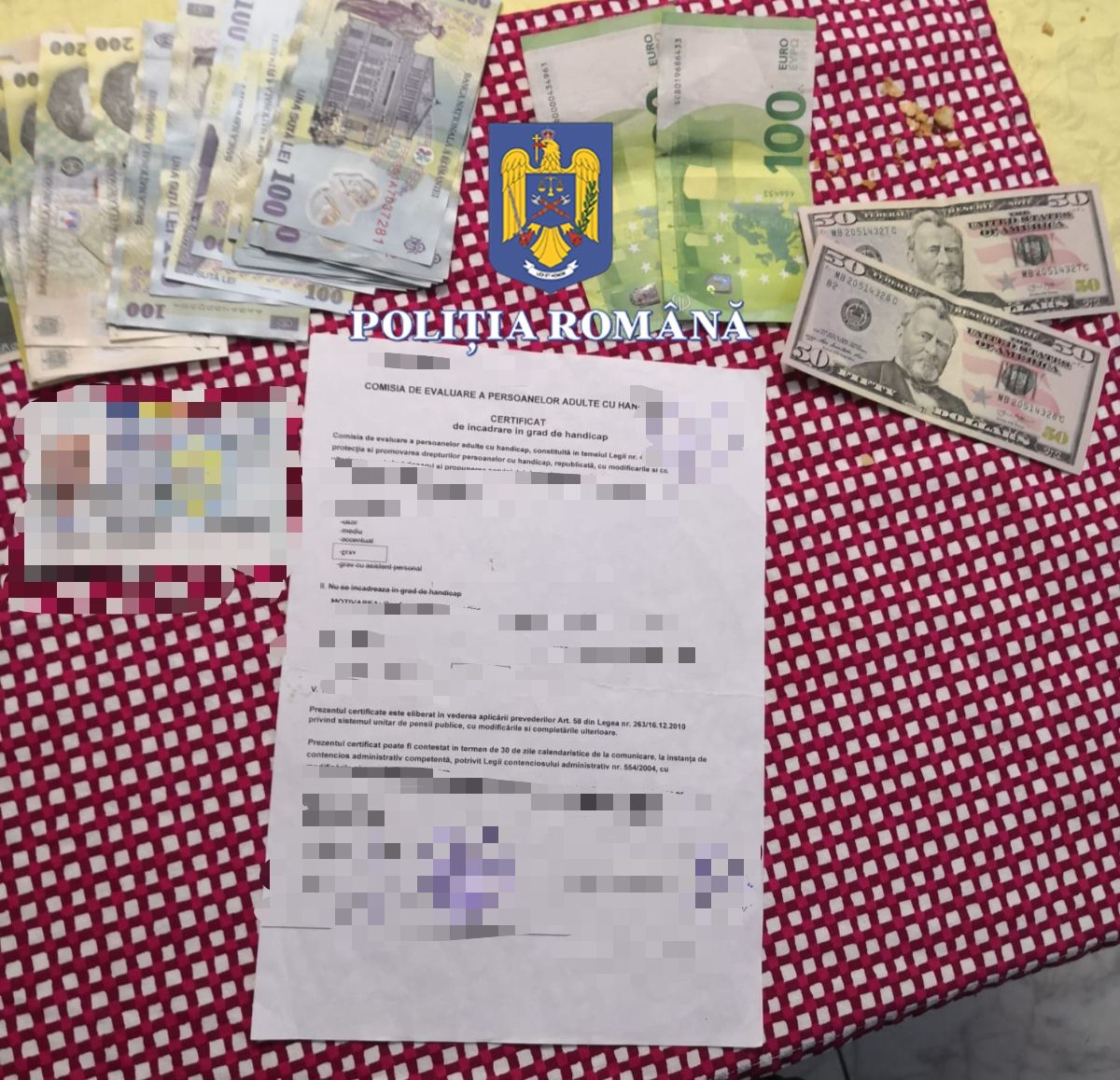 VIDEO | PERCHEZIȚII într-un caz de obținere ilegală a dreptului de pensie, fiind vizate zeci de persoane. Care este prejudiciul