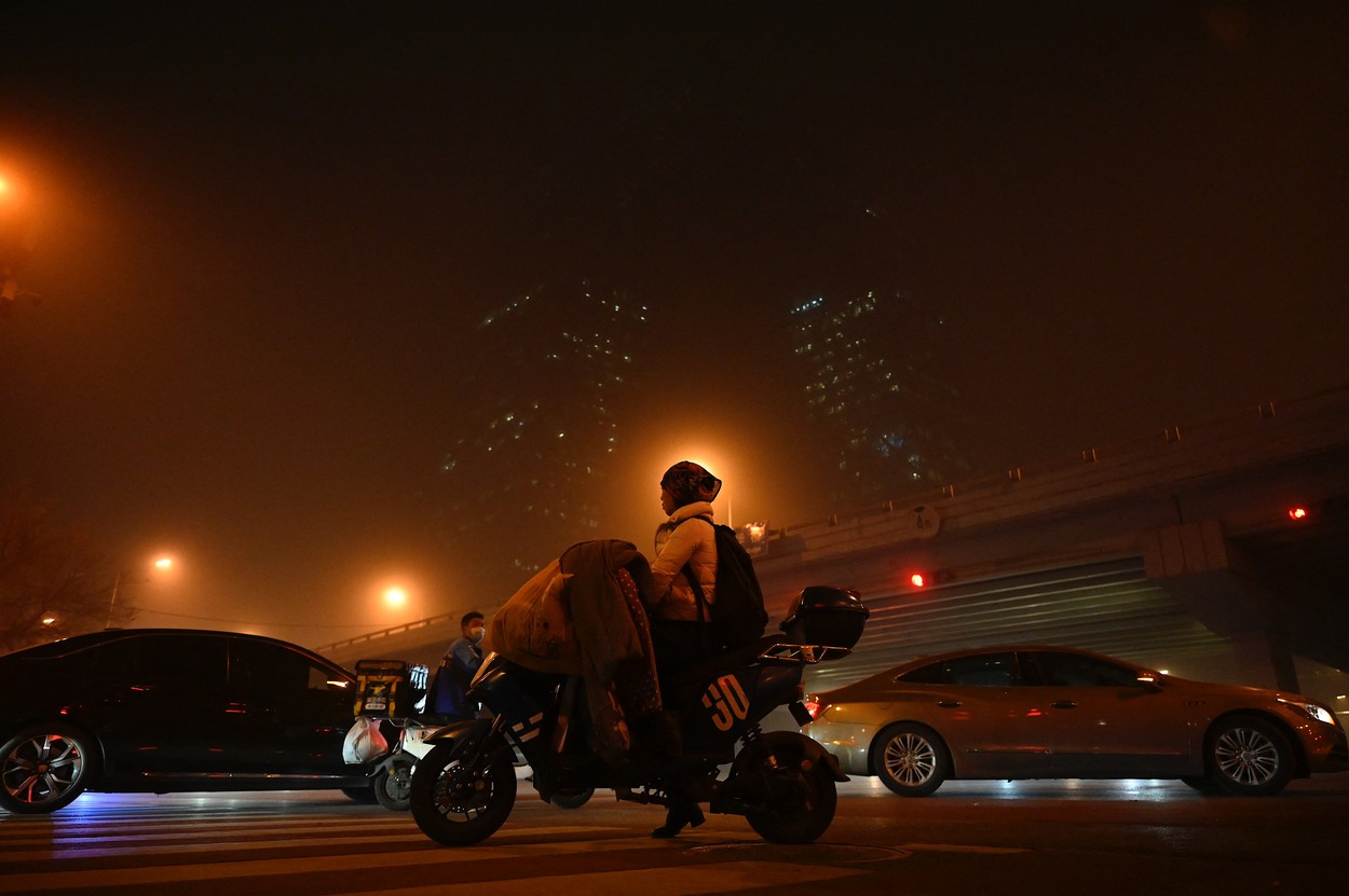 FOTO | Furtună puternică de nisip în China. Nivelul de poluare a ajuns la un nivel periculos la Beijing