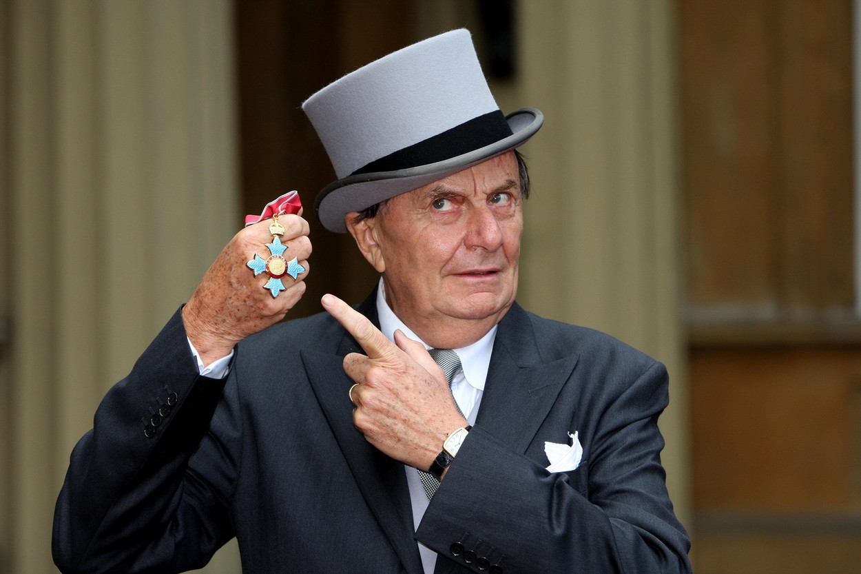 Doliu în lumea filmului! Cunoscutul actor Barry Humphries a murit