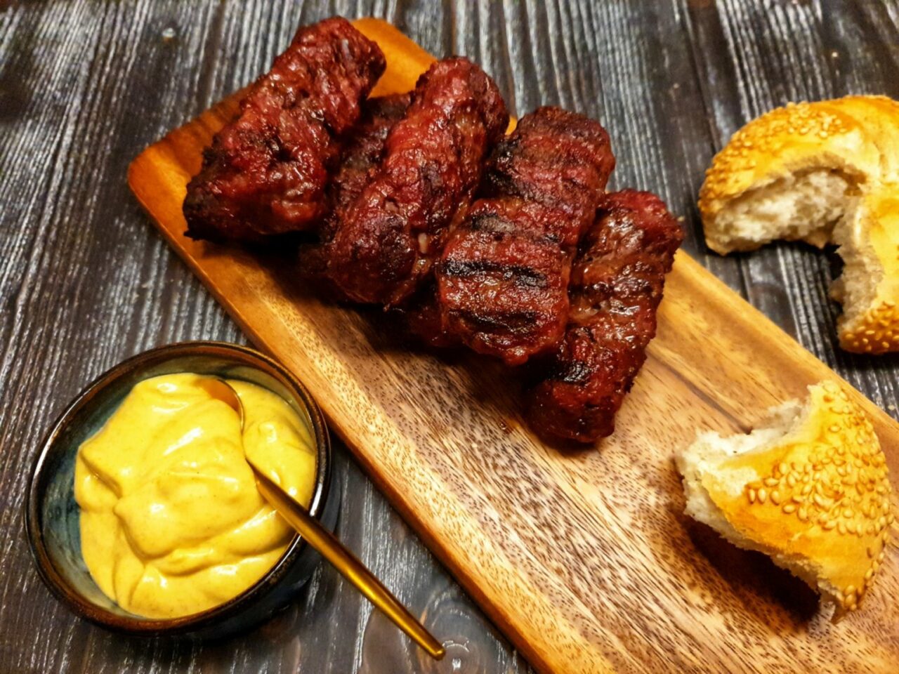 Rețeta de MICI făcuți în casă a lui chef Adi Hădean. Ce ingredient nu trebuie să-ți lipsească din compoziție
