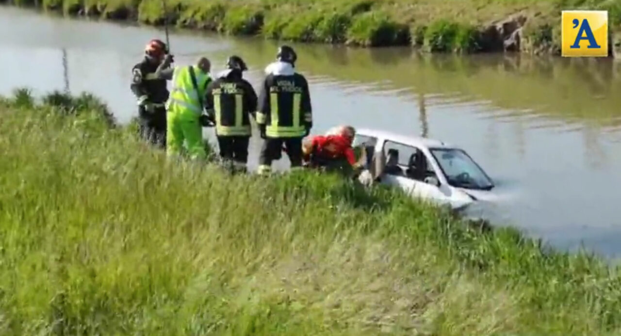 Doi români, tată și fiu, EROII Italiei! Au salvat o femeie care a căzut cu mașina într-un canal