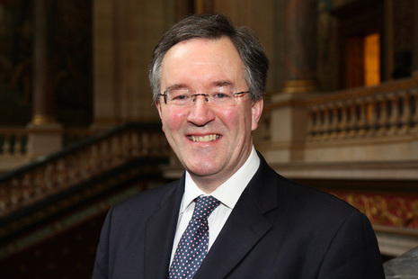 Ambasadorul Marii Britanii la București explică politicile de sănătate adoptate în UK: „Cred că suntem țara cu cel mai SCĂZUT consum de tutun”