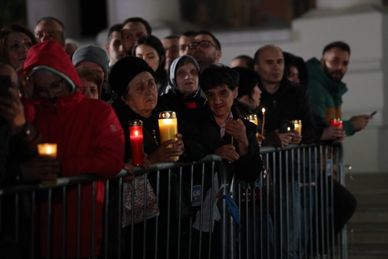 Paște 2024 | Peste 12 mii de biserici, supravegheate de polițiști, în Noaptea de Înviere: „Atenție la folosirea lumânărilor”