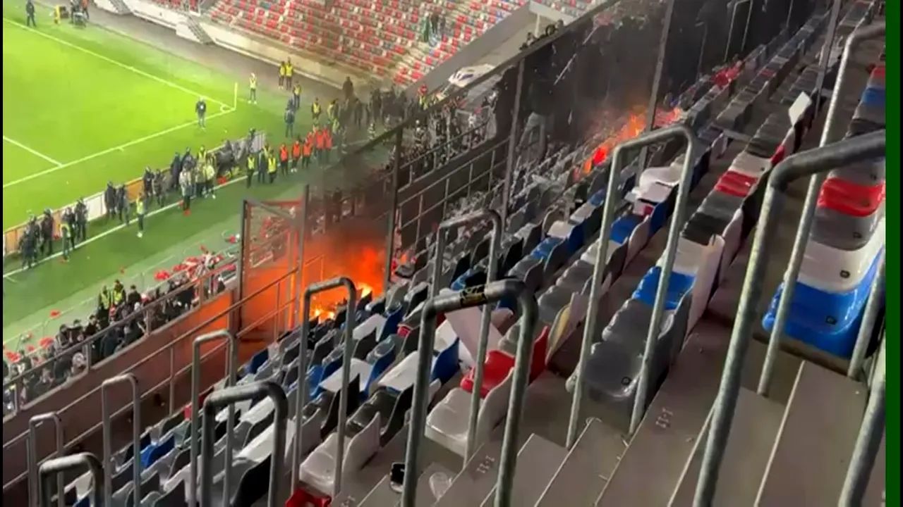 Amenzi pentru CSA Steaua, după meciul cu Dinamo! Interdicții pe stadioane pentru mai mulți fani. Anunțul Jandarmeriei