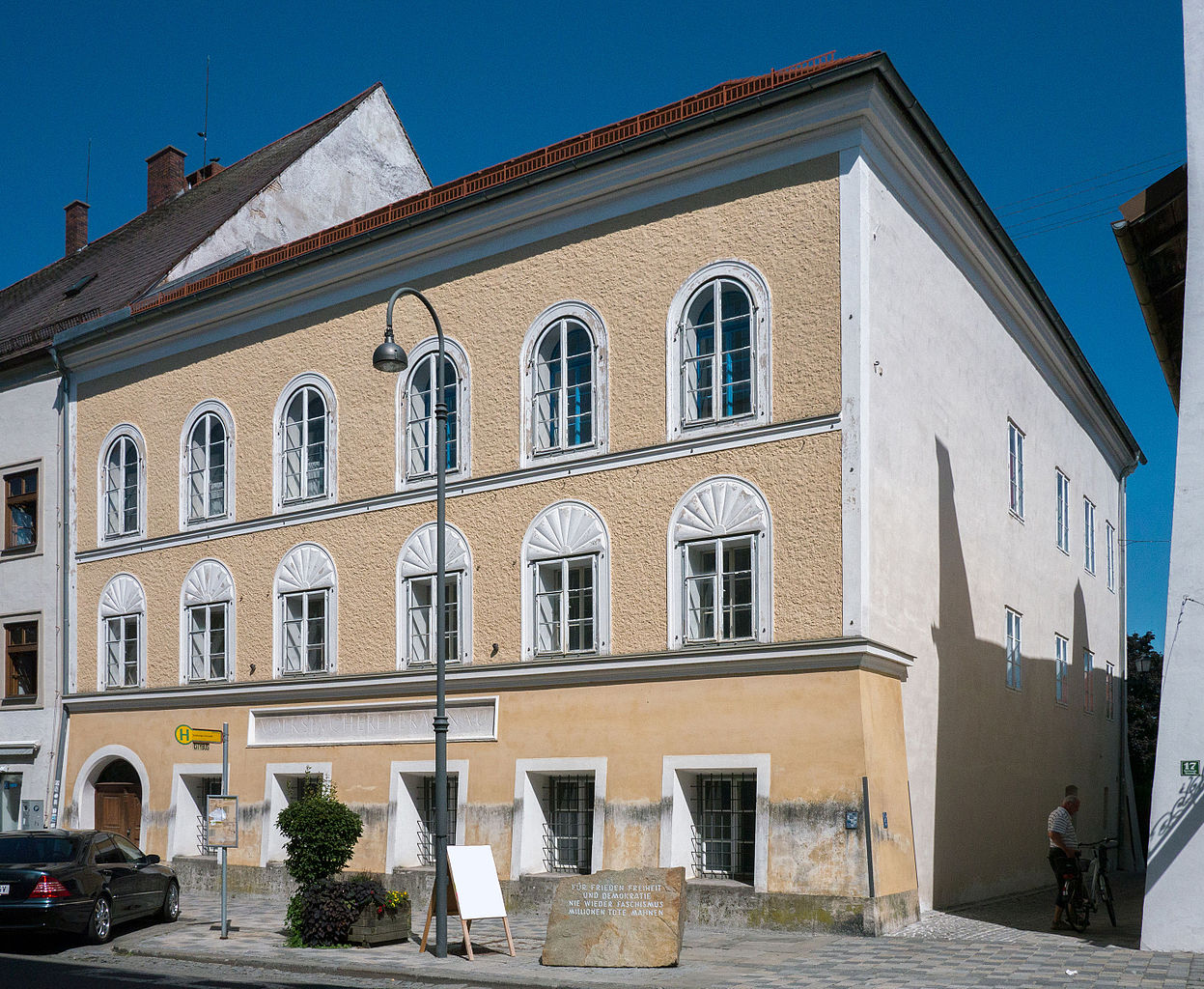 CASA lui Hitler, transformată în școală de Poliție
