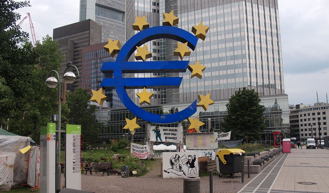 Banca Centrală Europeană MAJOREAZĂ rata dobânzilor cu 25 de puncte procentuale