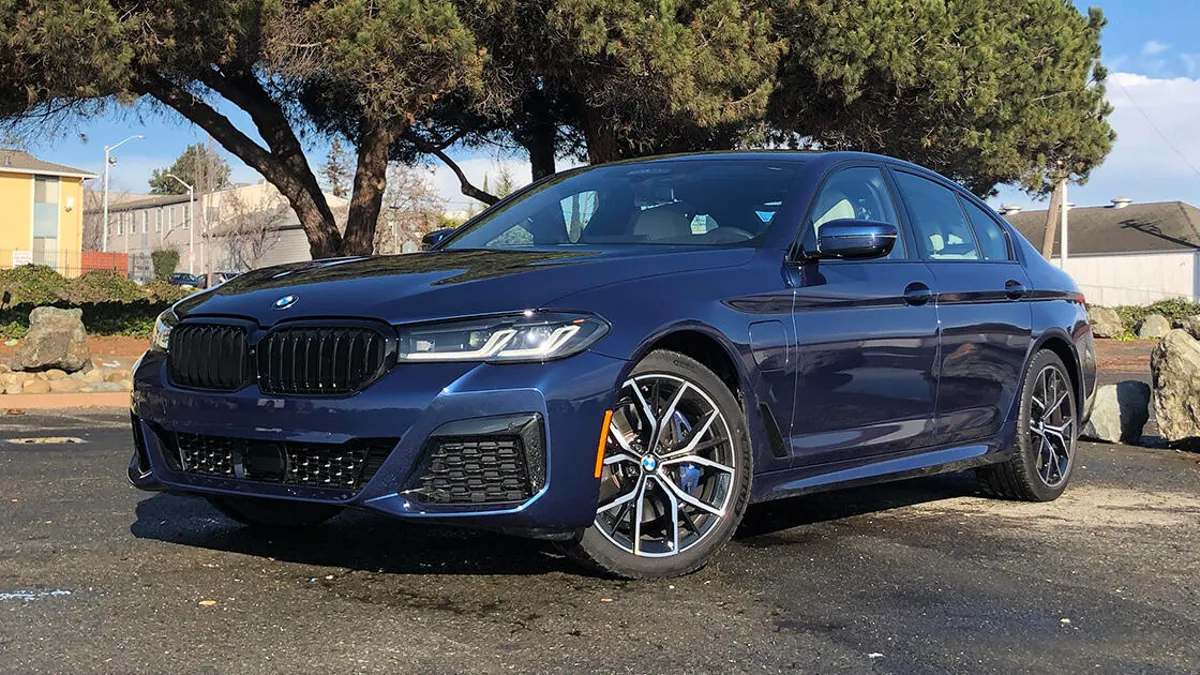 Un bărbat din Satu Mare s-a TREZIT că e proprietarul unui BMW Seria 5, fără să-l fi cumpărat vreodată. Ce a urmat, pentru el