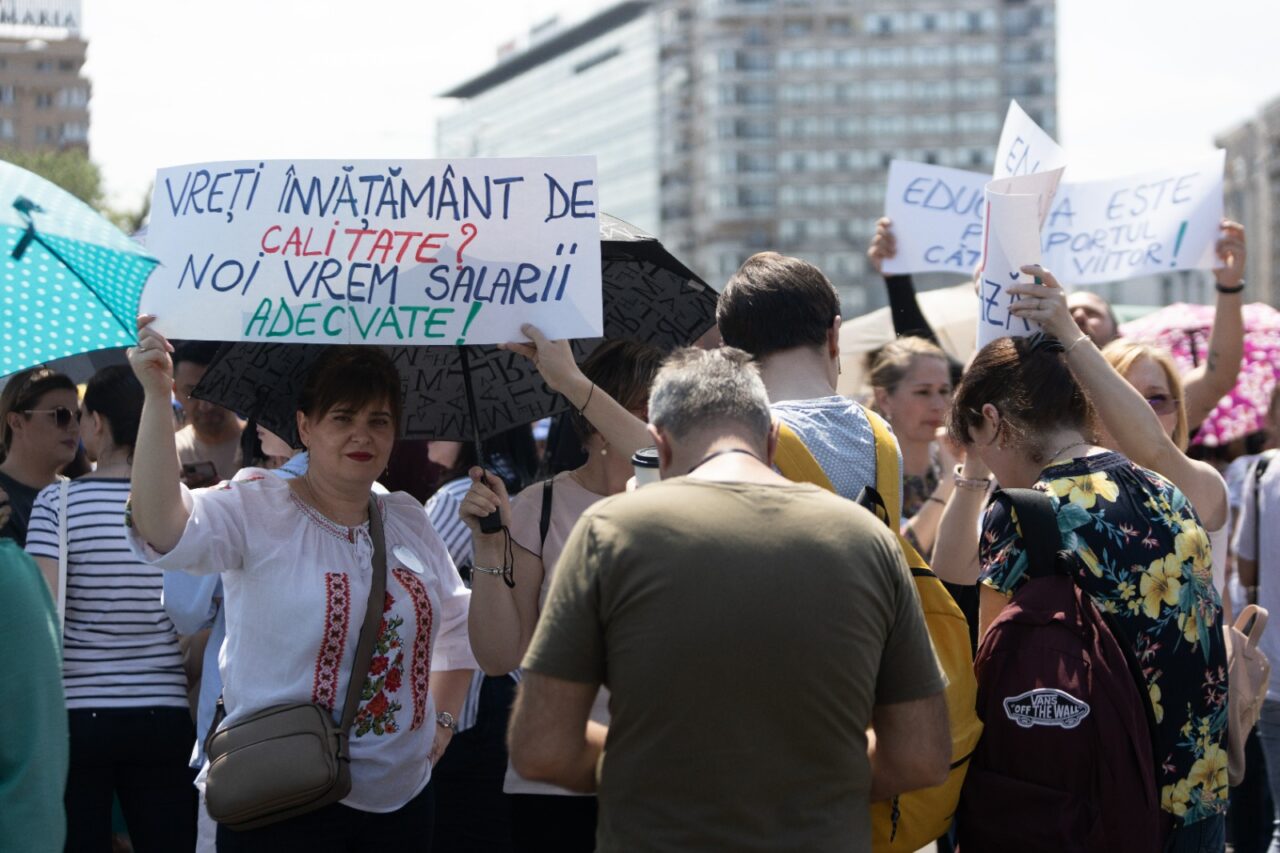 GREVĂ ÎN EDUCAȚIE. Profesorii ies, din nou, în stradă. Miting  de amploare în București, mii de cadre didactice așteptate la protest