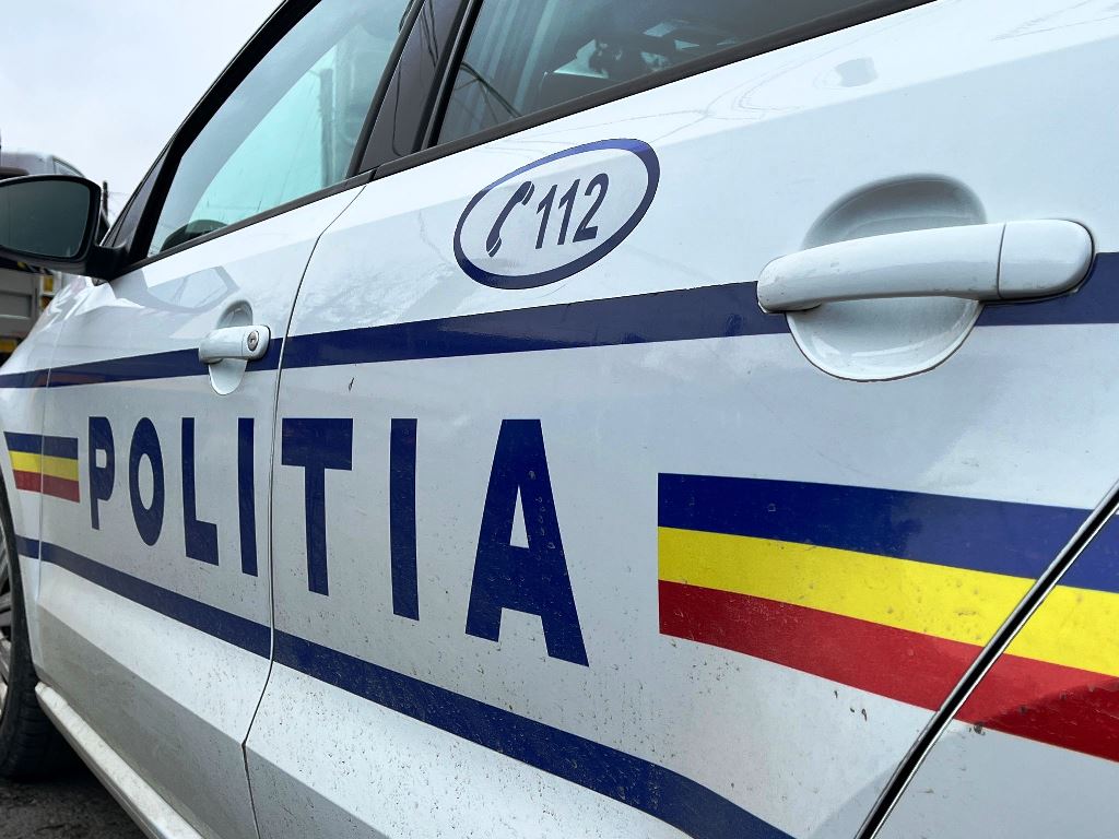 ȚEPUIT cu 5000 de dolari, un român a fost amenințat să plătească „taxa de șmecherie” chiar în timp ce se afla la Poliție, unde reclama înșelaciunea