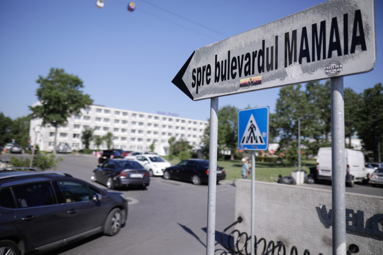 Cât va costa, în această vară, un loc de PARCARE în stațiunea Mamaia / În 2022, turiștii au fost șocați de prețurile practicate