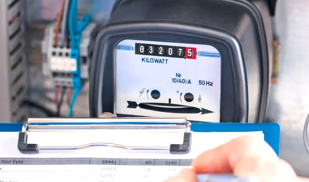 ANRE: Numărul mare de prosumatori pune presiune pe sistemul de distribuție electrică