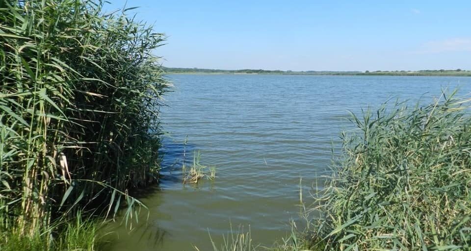 Locul INCREDIBIL din România cu apă sărată și proprietăți terapeutice. E un colț de rai, mult mai ieftin decât pe litoral