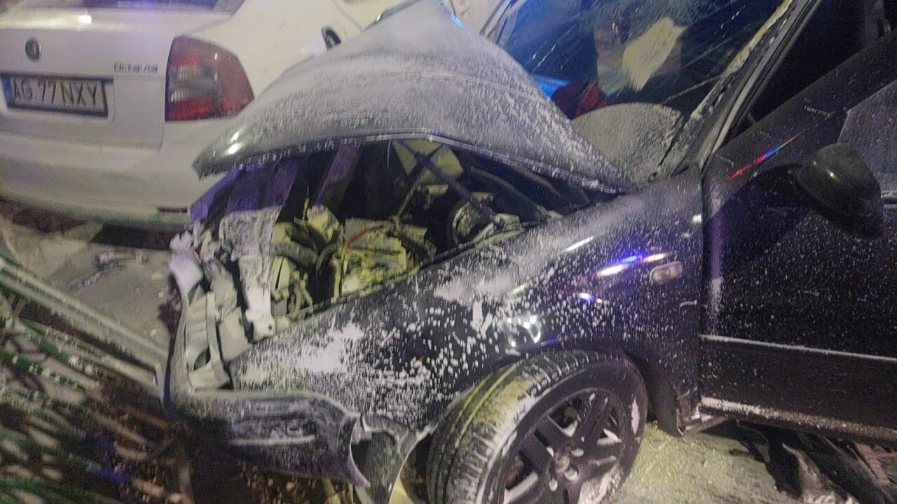 FOTO ACCIDENT cu patru autoturisme în Pitești. Patru persoane au ajuns la spital