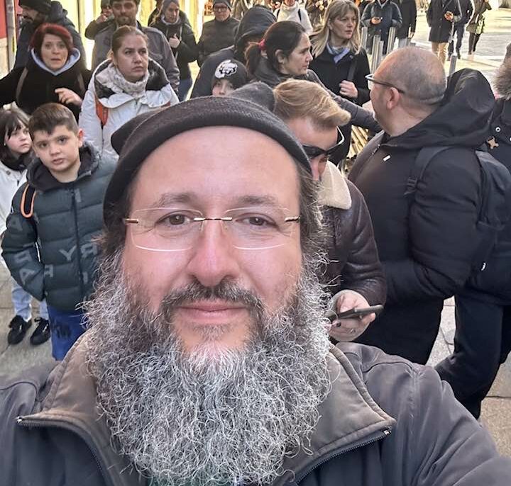 UPDATE | Un preot român a șocat o lume întreagă cu postări halucinante pe internet: „Cine nu se leapădă de pisică merge în Iad” / Reacția BOR