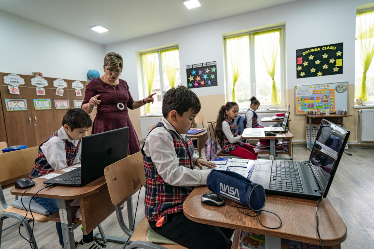 Programele Fundației ”Nouă ne pasă”, accesate de peste 16.000 de elevi