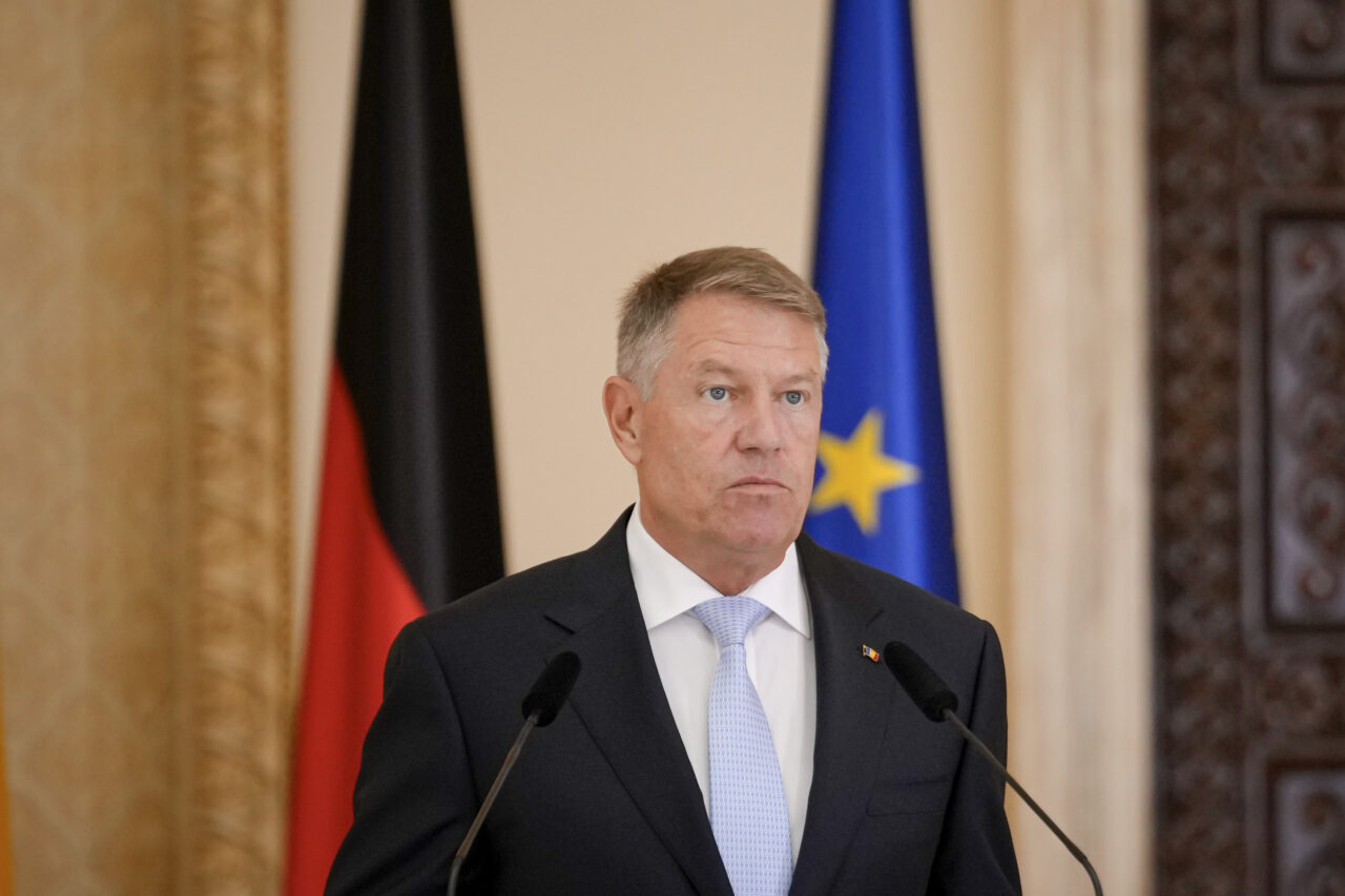 Klaus IOHANNIS și omologul său german, în vizită la Sibiu. Elevi și profesori, aduși la școală în timpul grevei pentru vizita președinților