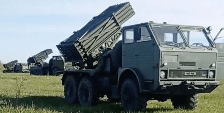 VIDEO | Au apărut imagini de pe frontul din Ucraina cu sisteme de rachete românești APR-40. Defense Romania: Livrarea lor nu a fost anunțată