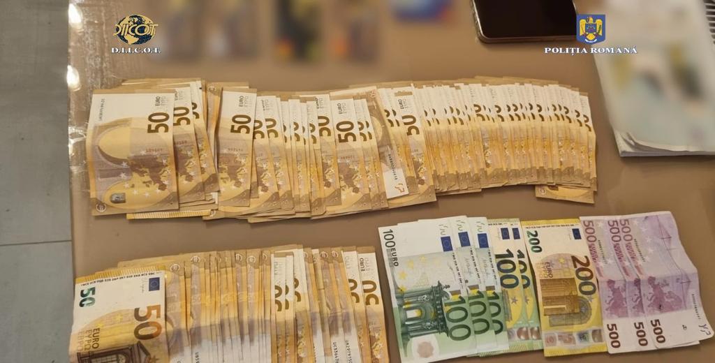 VIDEO | Grup infracțional din Dâmbovița, specializat in cămătărie și proxenetism, destructurat de DIICOT