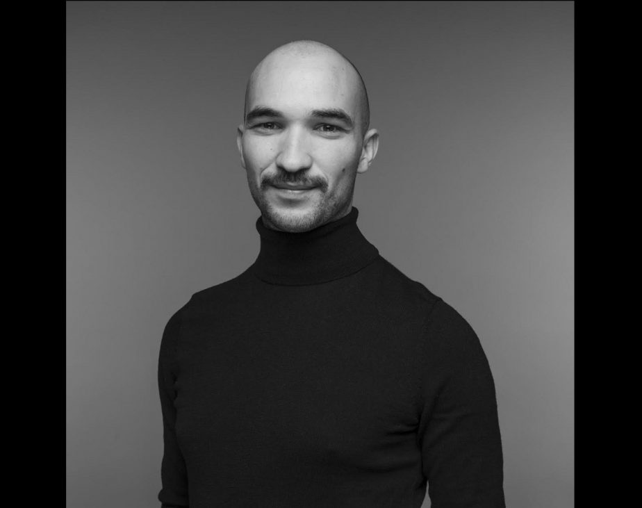 INTERVIU – Fotograful Mihai Șovăială și construcția primului aeroport internațional în România postcomunistă