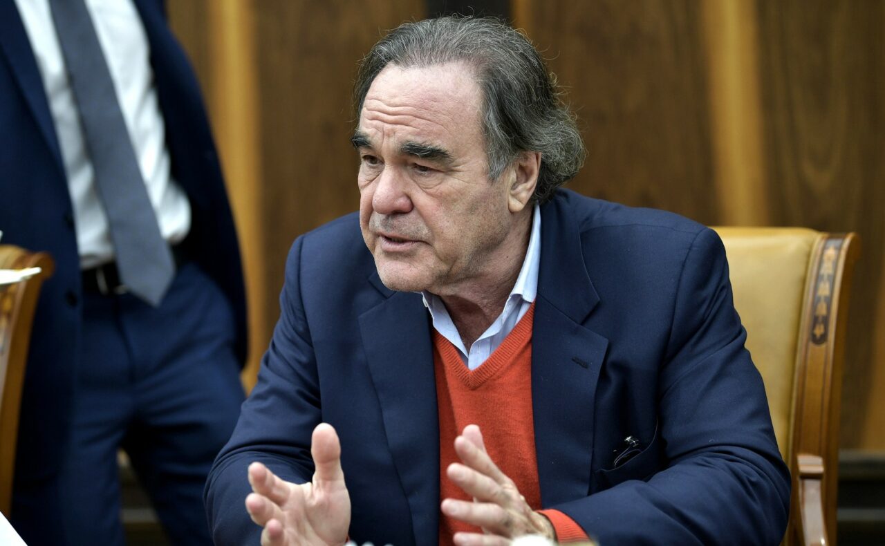 Regizorul Oliver Stone dă de pământ cu Joe Biden: „Un războinic rece, în cel mai RĂU sens al cuvântului”. Cum l-a caracterizat pe Vladimir Putin