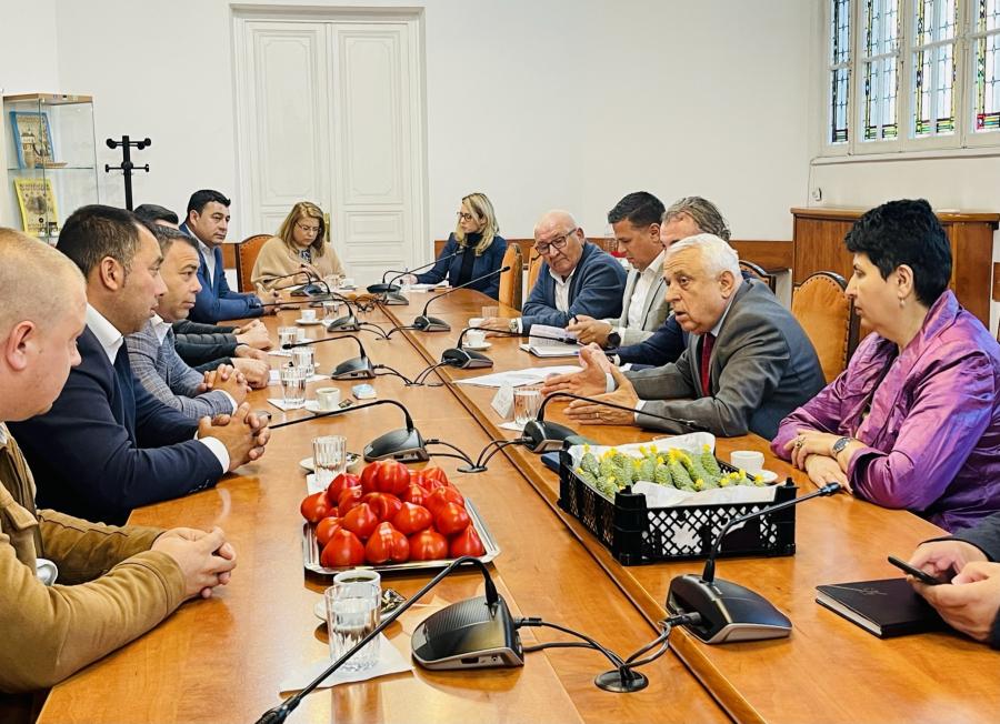 Ministerul Agriculturii: A fost FINALIZAT proiectul de achiziție pentru legumele și fructele pe care Casa de Comerț le va prelua de la cooperative