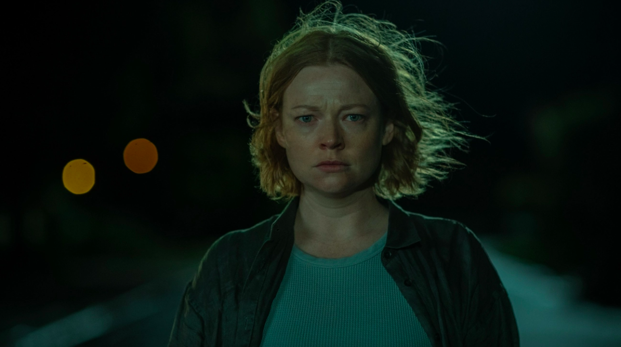 Netflix a lansat primul trailer pentru thrillerul „Run Rabbit Run”, cu Sarah Snook în rolul principal | VIDEO