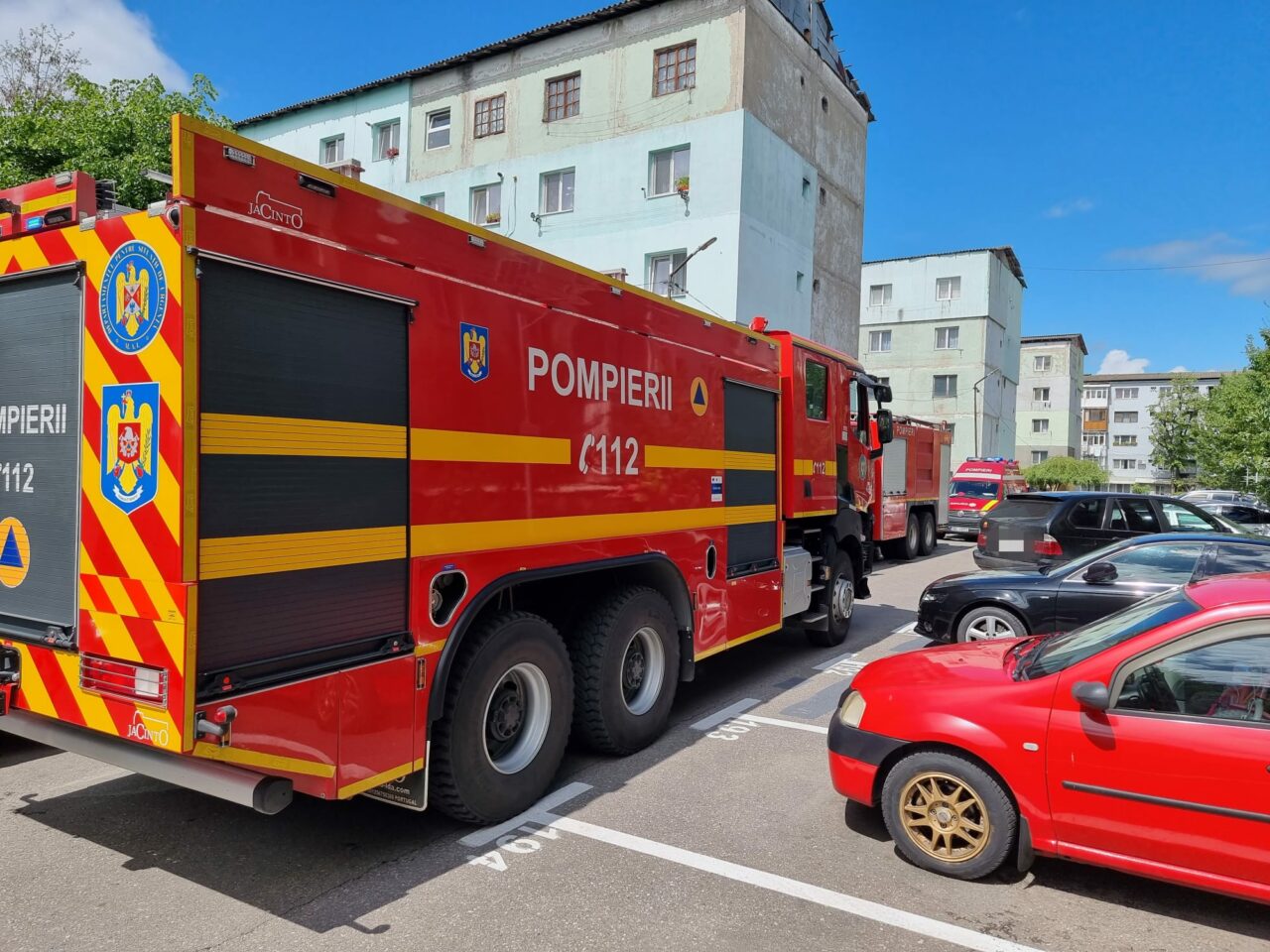 Explozie într-un bloc din Târgoviște. Două victime au primit îngrijiri