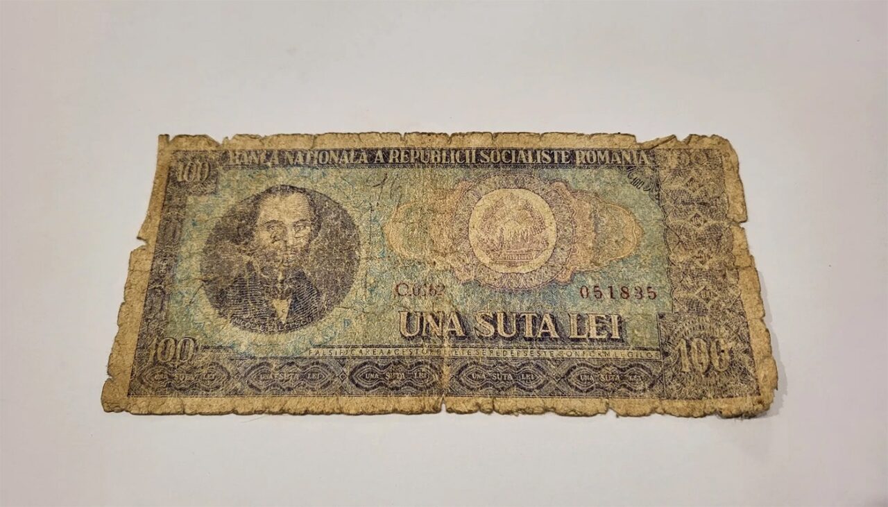 Dacă o ai acasă, te îmbogățești! Cu ce SUMĂ uriașă se vinde celebra bancnotă de 100 de lei cu chipul lui Nicolae Bălcescu
