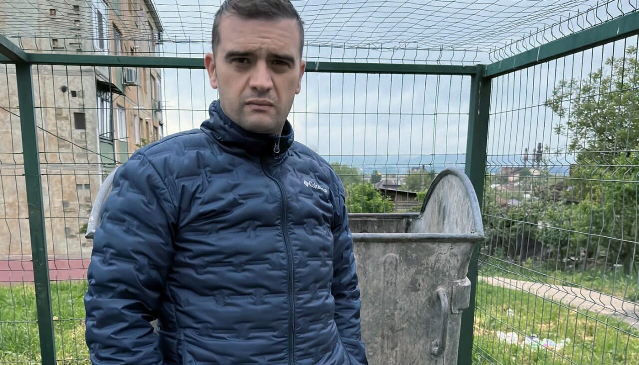 DRAMA Isabelei din Filiași. La doar 16 ani, a ajuns să caute prin gunoaie: „Ce frumoasă, domnu?! Sunt o gunoieră”