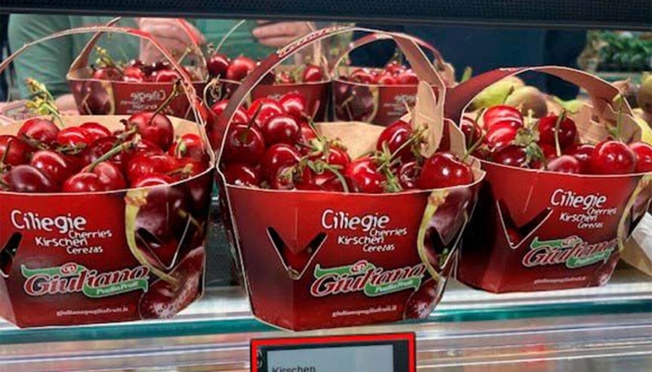 Ireal cu ce preț se vinde acest coșuleț de 500g de cireșe în supermarket. De banii ăștia, îți iei o cazare la munte