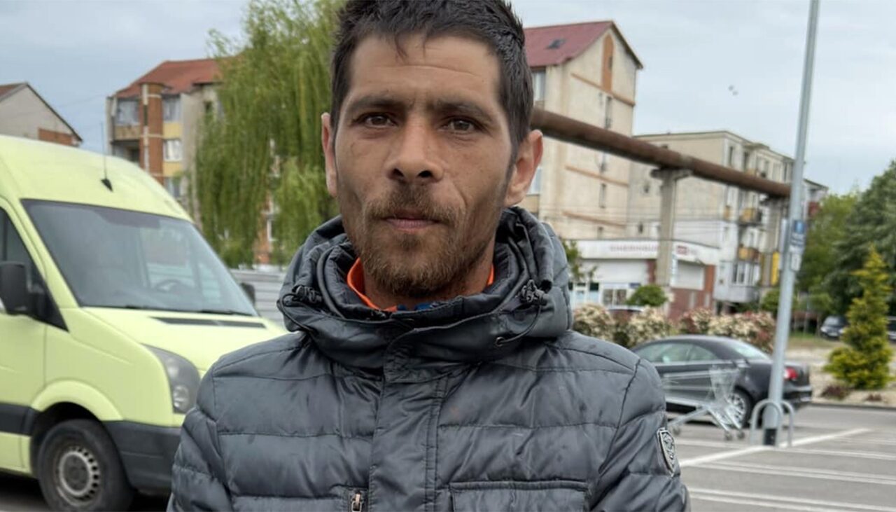 POVESTEA lui Tomiță, un om sărman din Filiași care trăiește adunând monede de 50 de bani din cărucioarele supermarketurilor