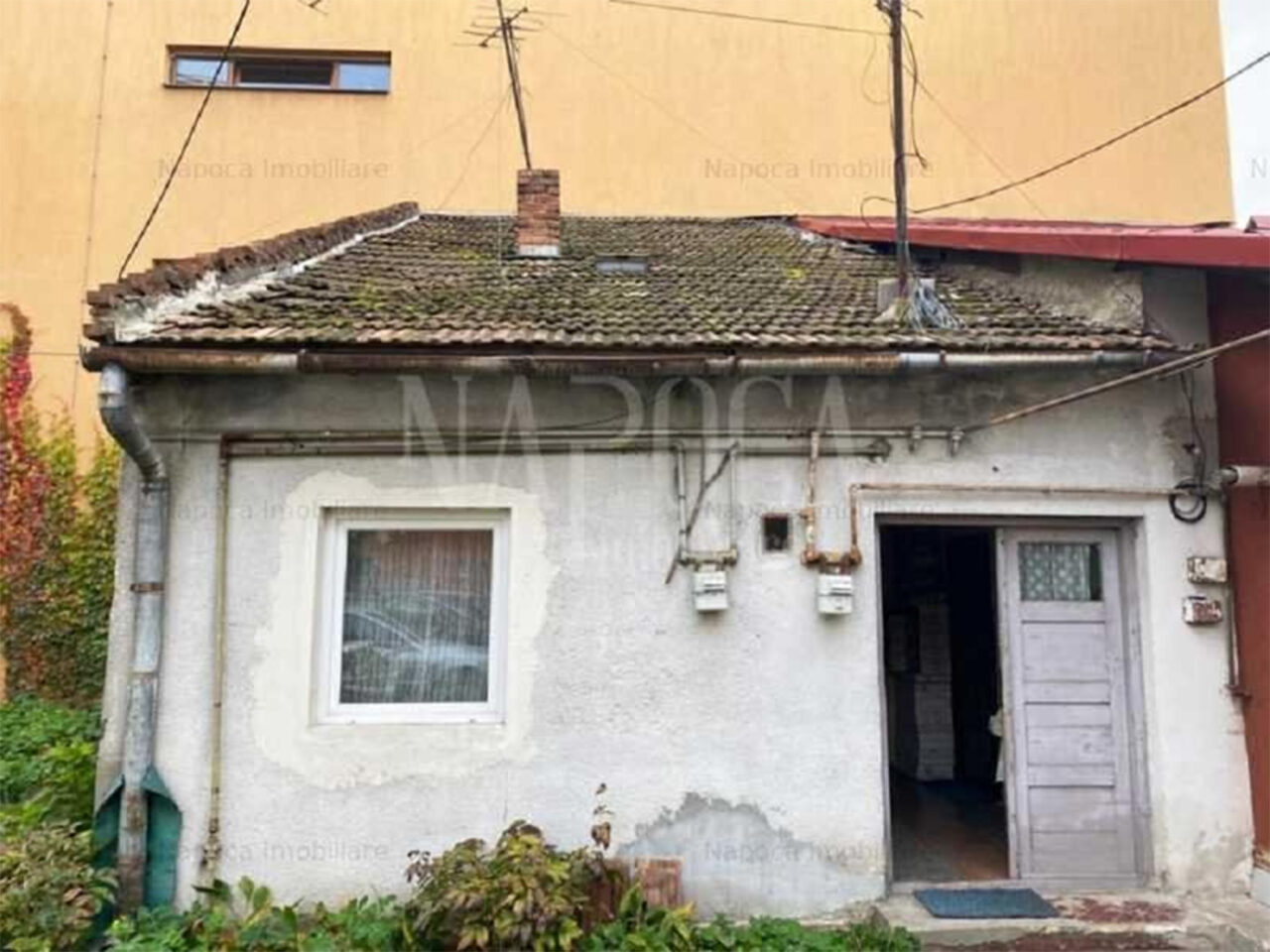 Suma IREALĂ de bani cerută de un proprietar pe această anexă lipită de un bloc din Cluj-Napoca