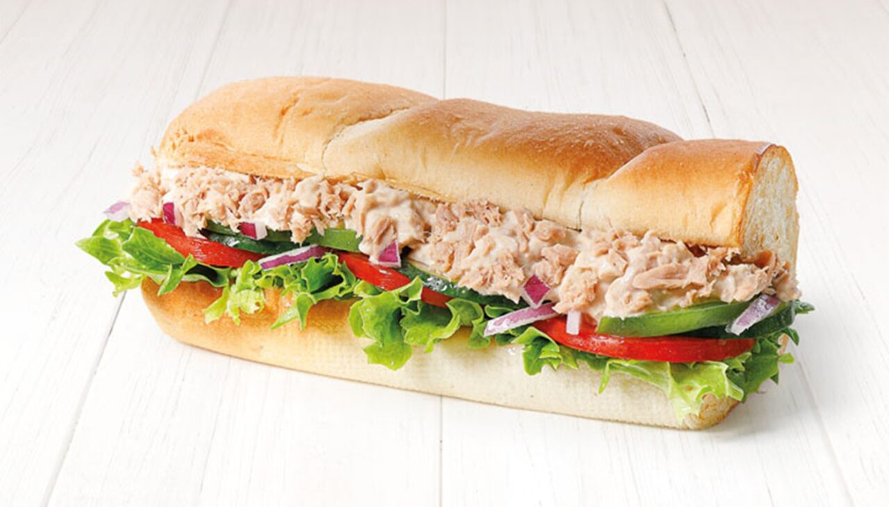 Ce mănânci, de fapt, când comanzi un sandviș cu ton de la Subway România. Ce conține, în realitate
