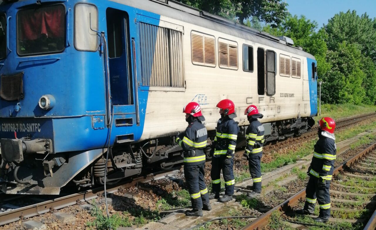 La un pas de tragedie în județul Iași! O locomotivă a luat foc: 200 de pasageri au reușit să se evacueze în siguranță