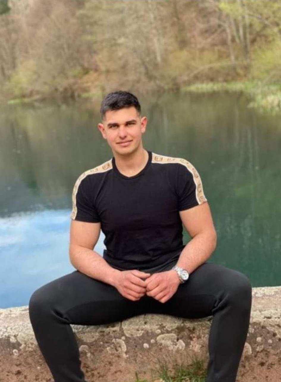El este autorului atacului armat care a ucis 8 persoane și a rănit alte 13 în Serbia. Tânărul de 21 de ani a fost prins de polițiști