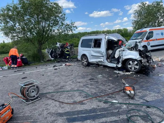 Doi adulți și un copil de 3 ani AU MURIT într-un carambol produs pe DN2 / E85, în județul Neamț