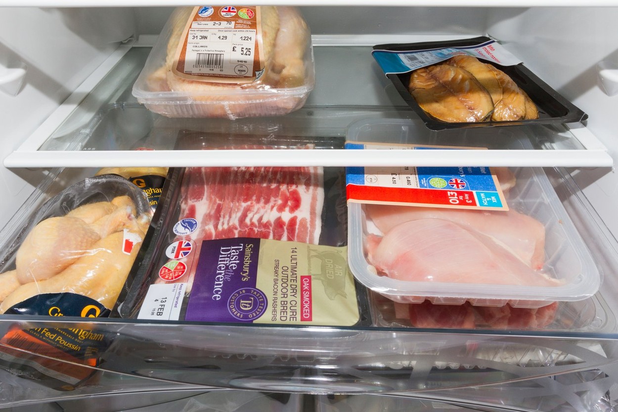 Cât rezistă carnea de pui în FRIGIDER, crudă sau gătită, dar mai ales cum trebuie depozitată