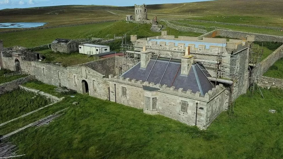 CASTEL de vânzare la prețul unei garsoniere din Vaslui. Unde se află și cât ar costa reabilitarea lui – FOTO-VIDEO